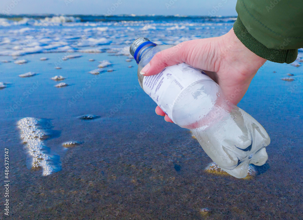 Fotografie Plastikmüll sammeln Strand