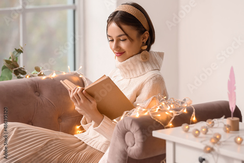 Beautiful young woman readi...