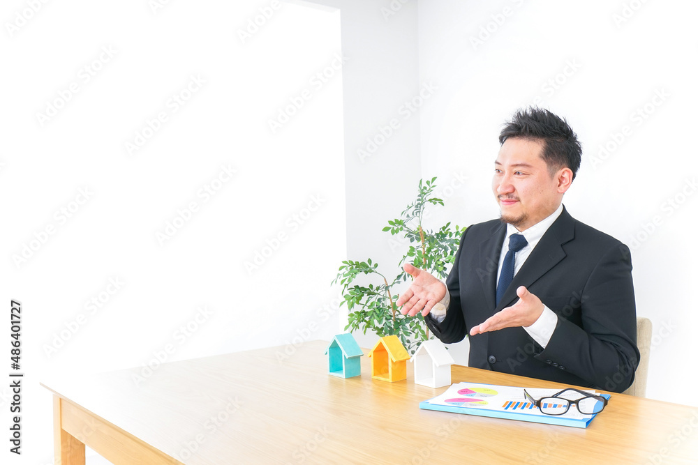 不動産会社のビジネスマン 不動産会社のビジネスマン