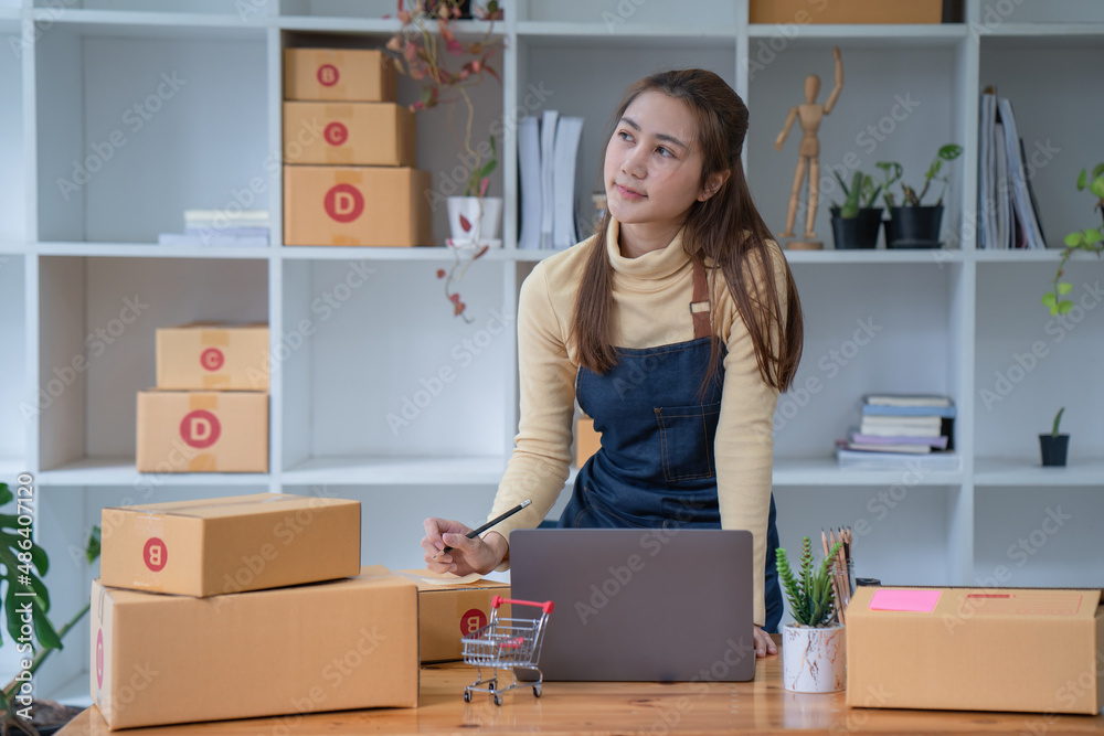 Starting a Small Business SME Owner Female Entrepreneur Reading and writing order numbers Receiving and reviewing online orders to prepare to pack boxes, sell to customers, sme business ideas online. Starting a Small Business SME Owner Female Entrepreneur Reading and writing order numbers Receiving and reviewing online orders to prepare to pack boxes, sell to customers, sme business ideas online.