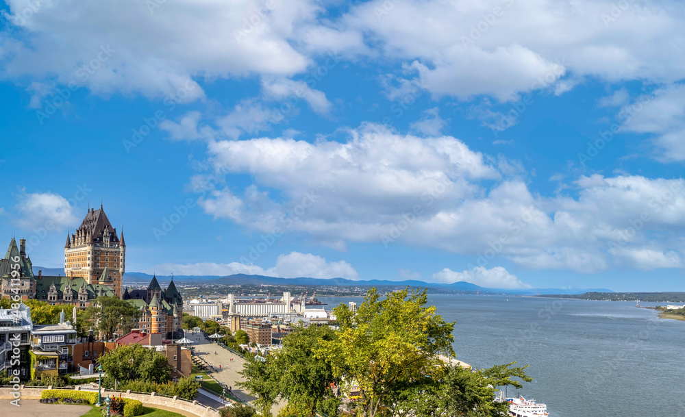 Naklejka premium Panoramic view of Chateau Frontenac in Quebec historic center located on Dufferin Terrace promenade with scenic views and landscapes of Saint Lawrence River, upper town and Old Port.