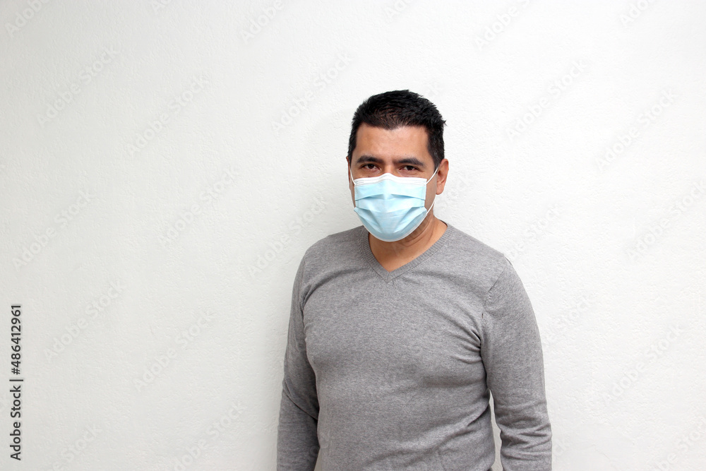 Latino adult man with short black hair, gray sweater and face mask for protection from Coronavirus in the new normality due to the Covid-19 pandemic
Latino adult man with short black hair, gray sweater and face mask for protection from Coronavirus in the new normality due to the Covid-19 pandemic