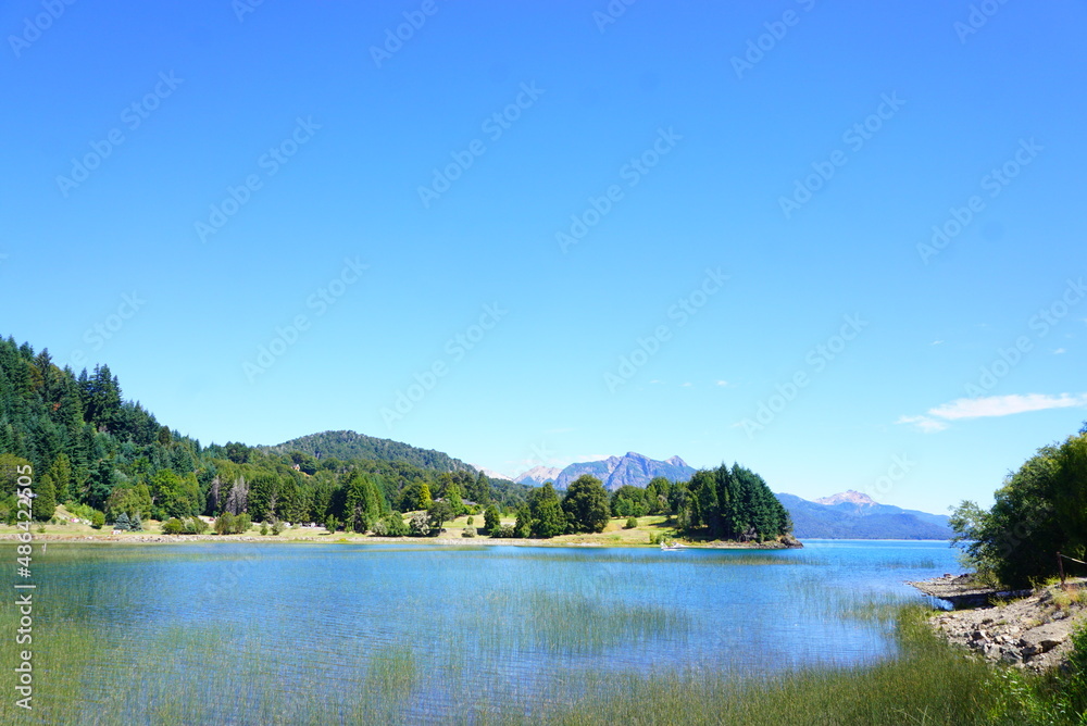 アルゼンチンの美しい湖畔の風景