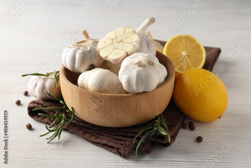 Obraz na plátne Concept of cooking with garlic, close up
