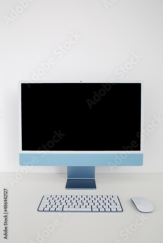 Desktop computer with wireless keyboard and mouse