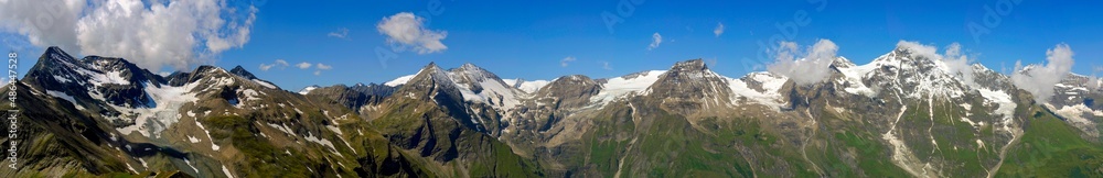 Beautiful mountain panorama GROSSGLOCKNER HIGH ALPENSTRAAT in Austria