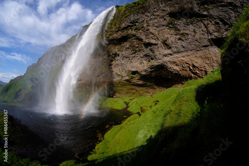 Wasserfall Seljalandsfoss nahe Hvolsv  llur im S  den Islands