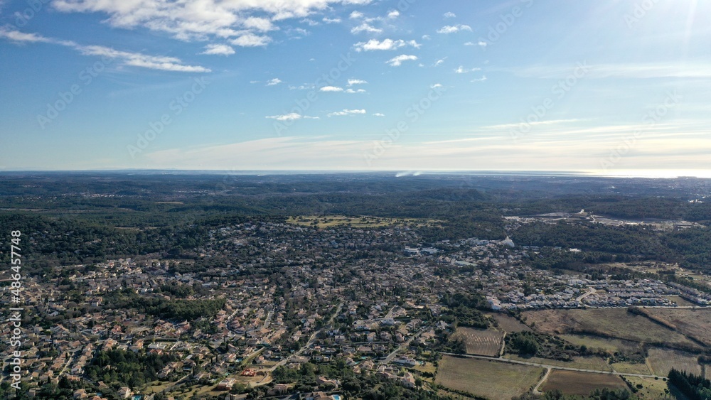 survol de l'arrière pays de Montpellier en Occitanie dans le sud de la France et les sources du Lez	