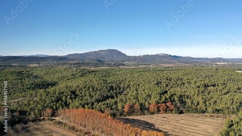 survol de l'arrière pays de Montpellier en Occitanie dans le sud de la France et les sources du Lez 