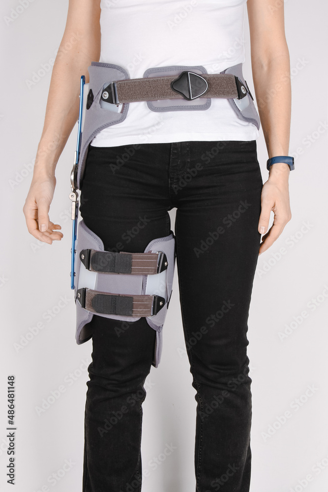 Orthopedic adjustable support brace for knee and hip fixation. Hip