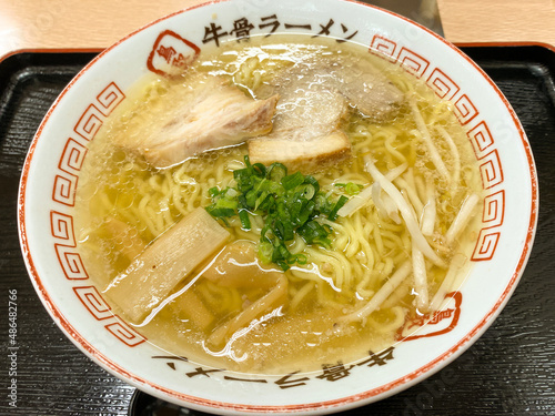 牛骨ラーメン Ramen with beaf bone soup