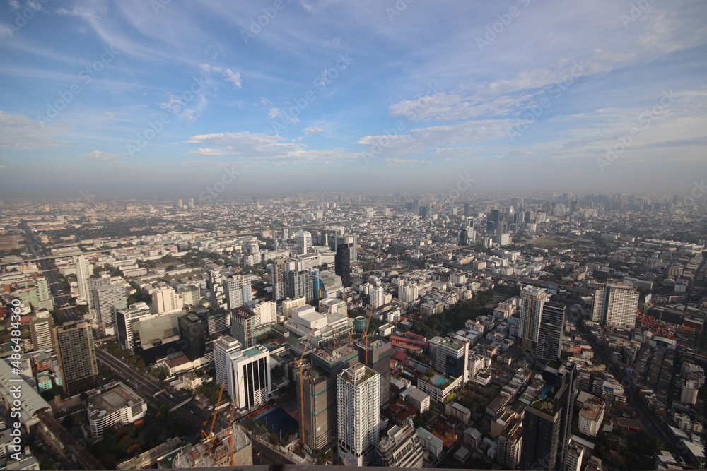 Obraz premium PM 2.5 fog and dust in a city crowded with buildings.