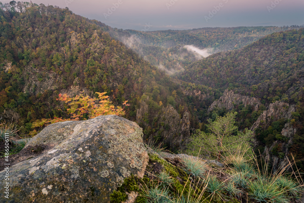 Naklejka premium Blick von der Rosstrappe kurz vor Sonnenaufgang