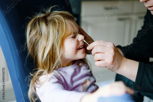 Bilde på lerret Father making nasal home corona virus tast to little girl, preschool child