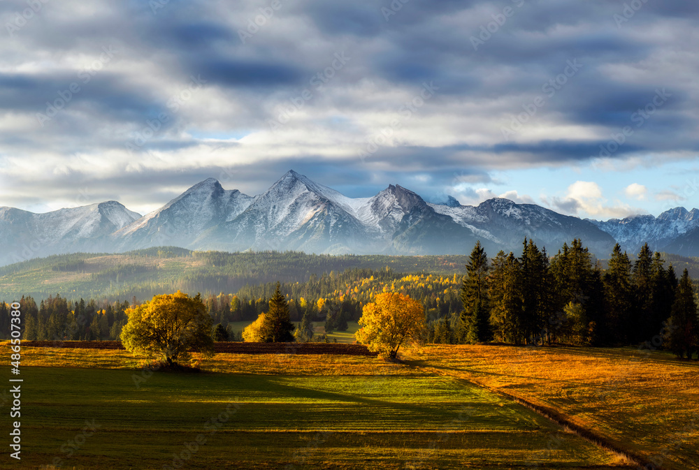 Obraz na płótnie Beautiful autumn landscape of Tatry mountains w salonie