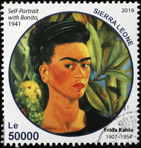 Fotografiet Self portrait with parakeet by Frida Kahlo on postage stamp
