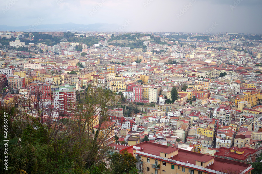 Ville de Naples vue des hauteurs