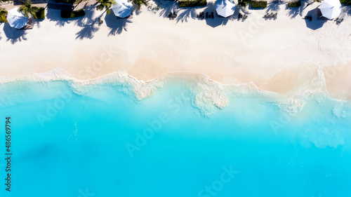 Obraz na płótnie Aerial top down view of the turquoise sea of Cape Santa Maria beach on Long Island, The Bahamas w salonie