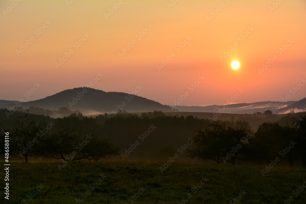 Obraz premium Morning mood at sunrise, hilly landscape with fog