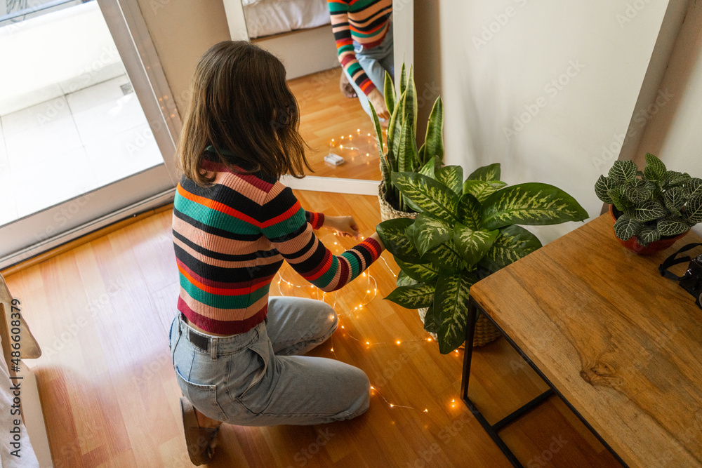 © Felix Chacon/Stocksy - Alternative Christmas decoration