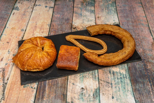 The Madrid breakfast is diversified, they say that although it is very tasty, there are healthier ones. The capital's breakfast has always been characterized by batons or churros with chocolate