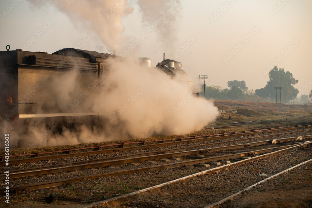 Solo steam locomotive pacing forward ! Solo steam locomotive pacing forward !