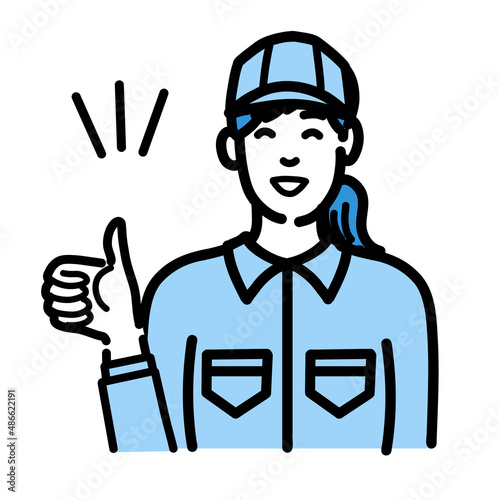 親指を立てて笑顔の作業服を着た若い女性
