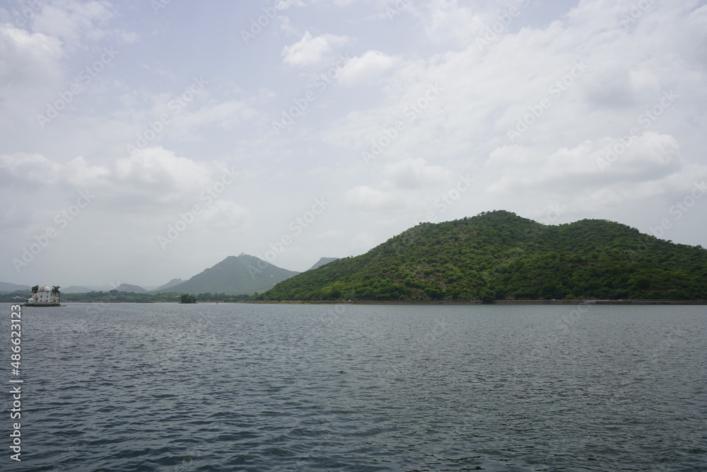 lake and mountains, udaipur 