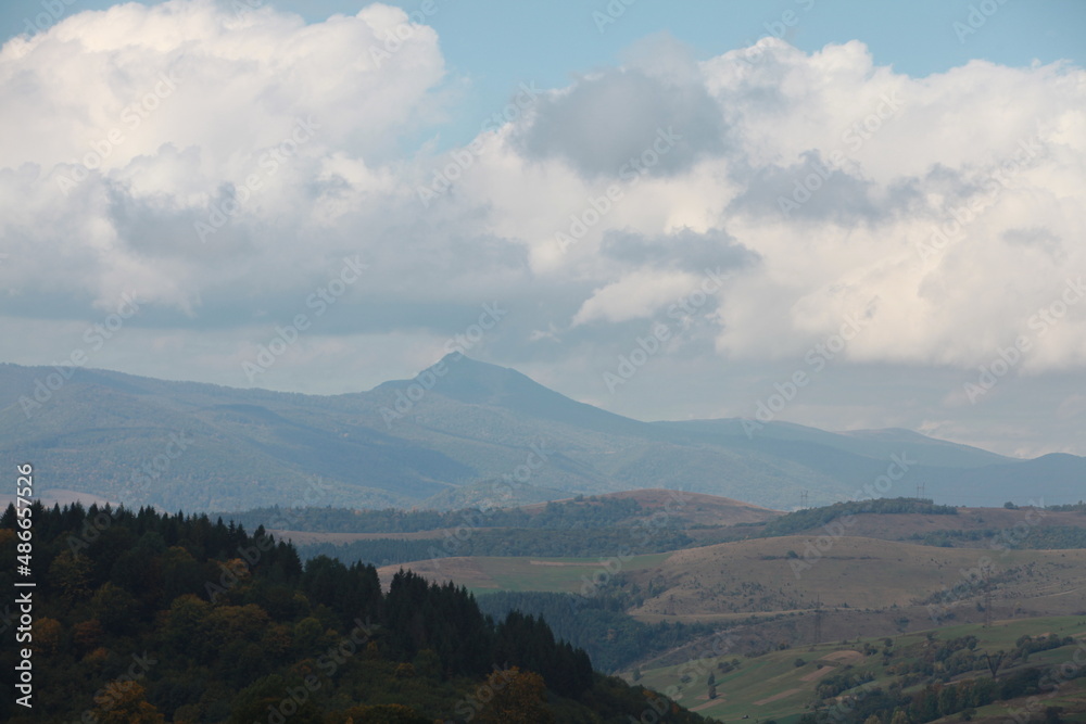 Obraz premium clouds over the mountain