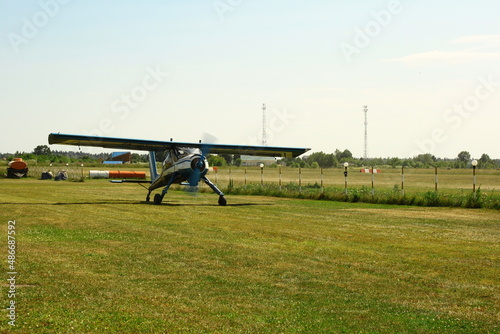 Field of the aircraft Green grass takeoff