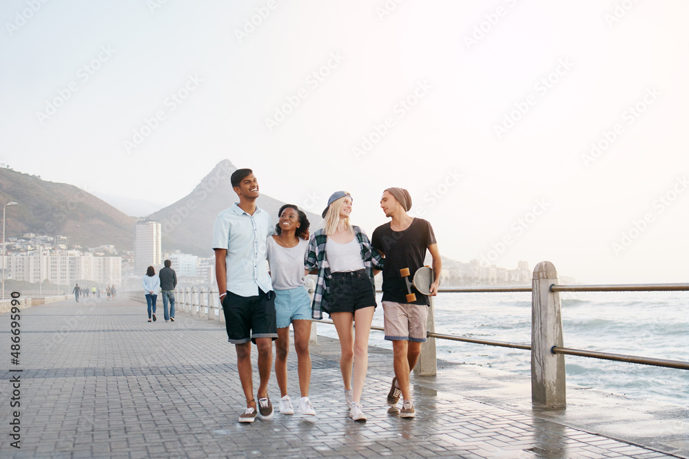 Fototapeta premium Enjoying an oceanside walk