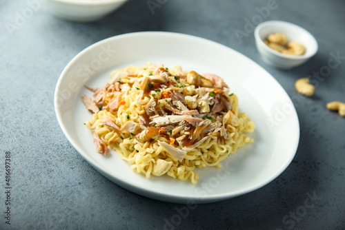 Canvas Print Asian noodles with duck and cashew
