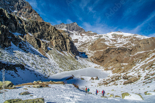 Il Monviso ed il lago Fiorenza coperto di ghiaccio