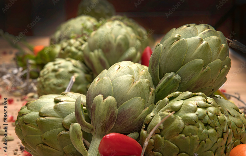 Obraz premium Green and fresh artichoke.
