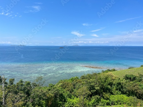 インドネシア コモド国立公園 フローレス島 ラブハンバジョ 海 © ii_tomoaki