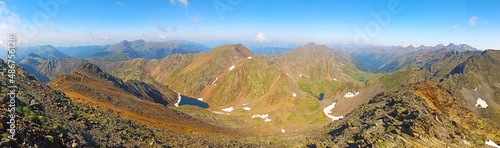 Vistas panorámicas desde lo alto del Comapedrosa (Andorra) photo