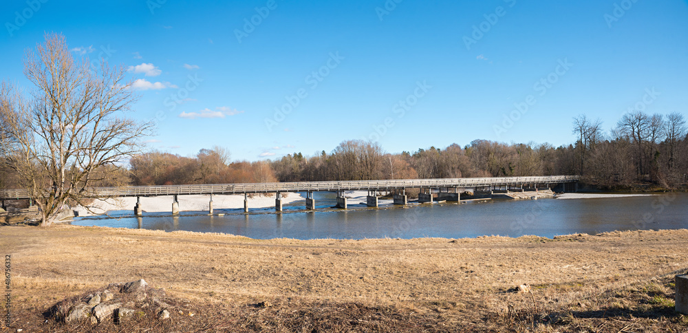Naklejka premium wooden bridge Flauchersteg across Isar river, recreational area Thalkirchen, munich