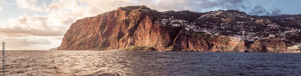 Panorama von der Küste Madeira bei Sonnenuntergang, Portugal