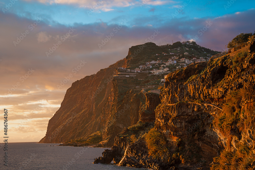 Küste von Madeira bei Sonnenuntergang, Portugal