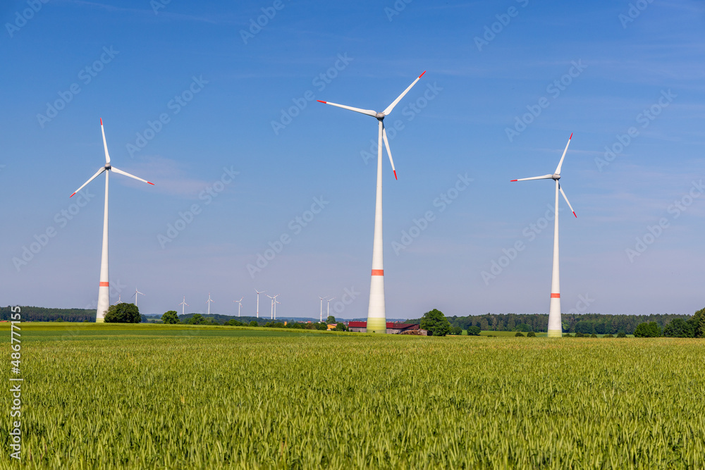 Windkraftanlage bei Berghülen auf der Schwäbischen Alb Windkraftanlage bei Berghülen auf der Schwäbischen Alb