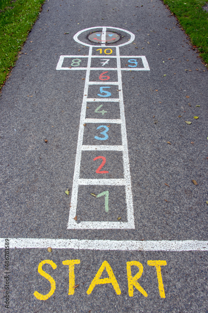 Obraz premium A drawn figure for a children's game - hopscotch on an asphalt road