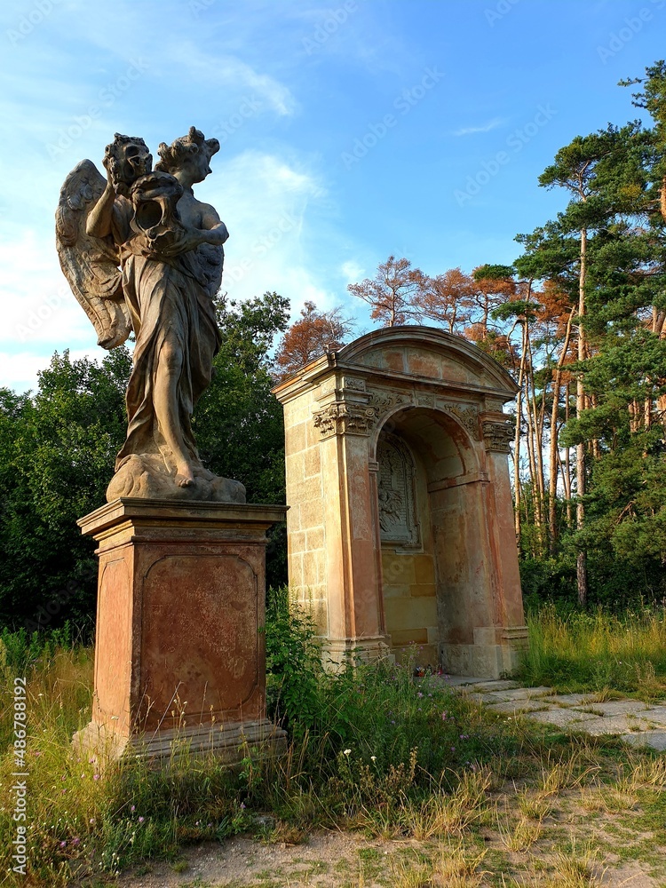 Fototapeta premium statue in the cemetery