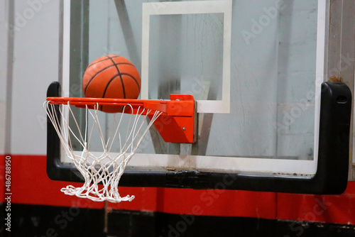 Basketball net, fishtailed