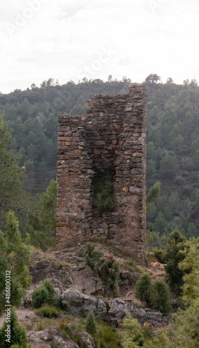 torre y ruinas del castillo de benali, situado en el municipio de Ain , en la provincia de Castellón de la plana , comunidad valenciana , España . photo