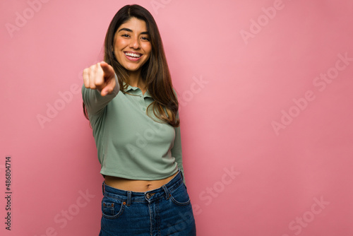 Canvas Print Cheerful woman making a decision