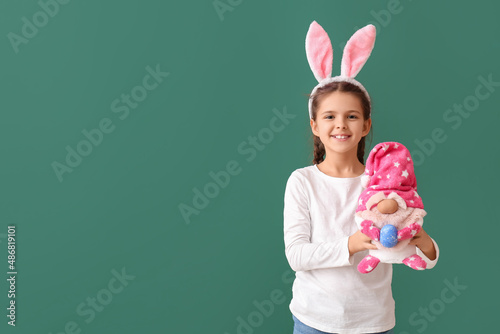Funny little girl with bunn...