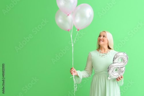Mature woman holding air ba...
