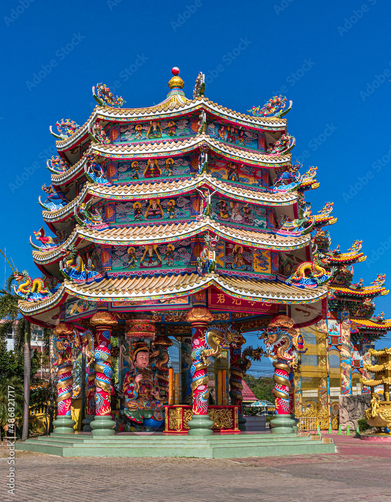 Fototapeta premium stunning chinese temple in thailand