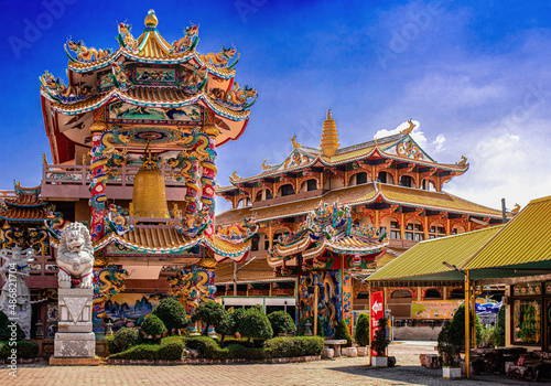 Canvas Print stunning chinese temple in thailand