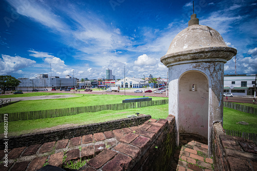 A Fortaleza de São José de Macapá   é  um patrimônio histórico e cultural. A guarita do baluarte, que fica no alto da fortaleza, oferece uma vista magnífica da cidade do mercado municipal da cidade.